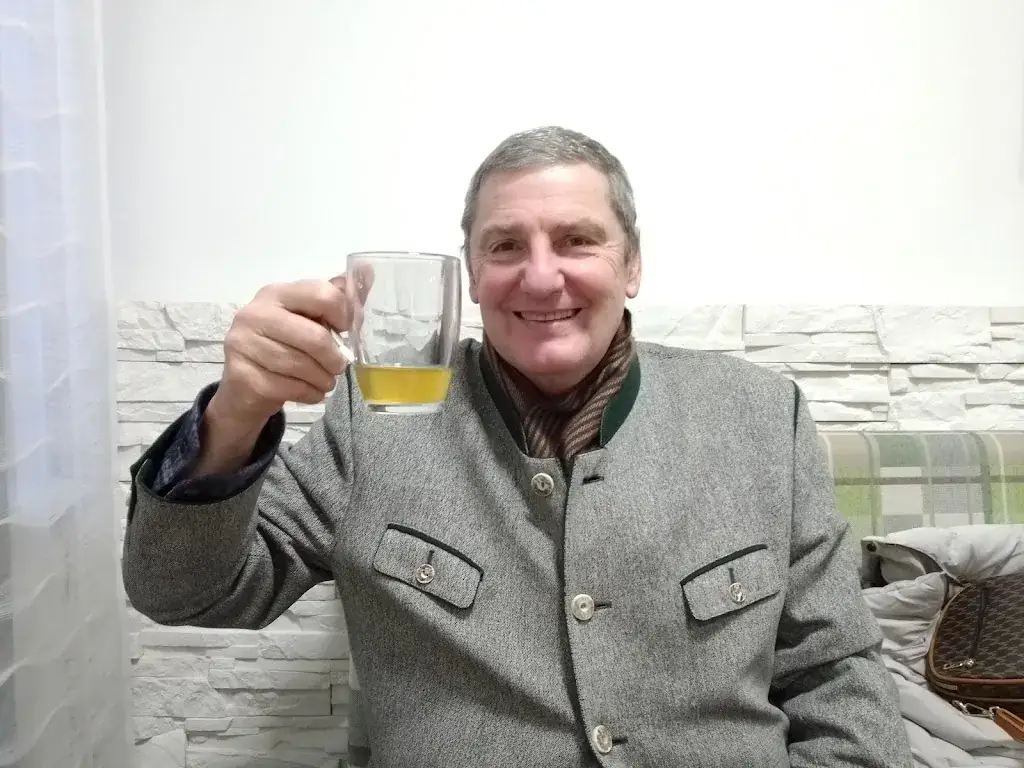 Michael AJM Nader_Helga´s Café_Weitra_review