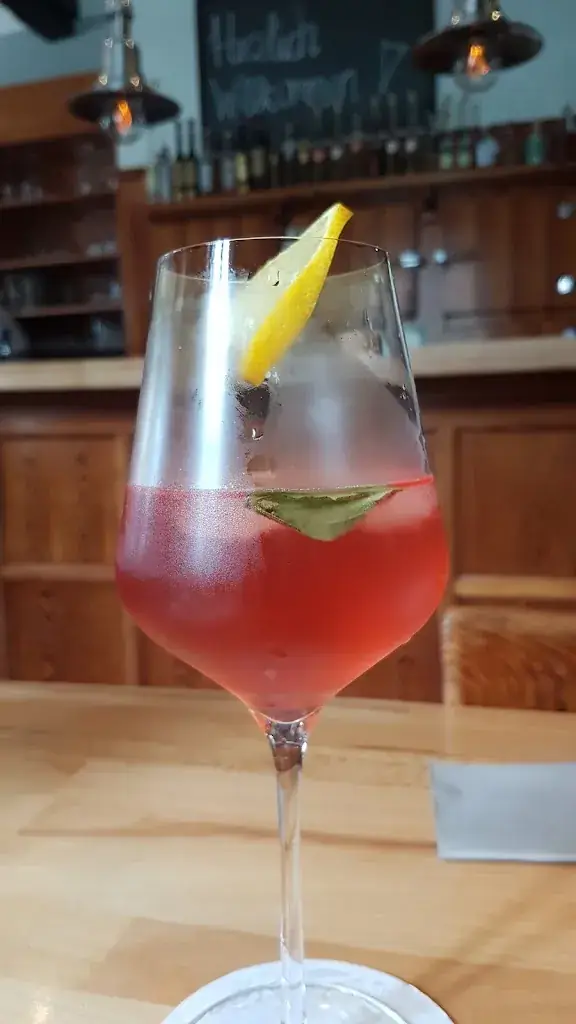 Sita Saueregger_Friedrich im Figl_Wolfpassing_review