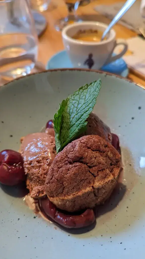 Sascha Pölzl_Friedrich im Figl_Wolfpassing_review