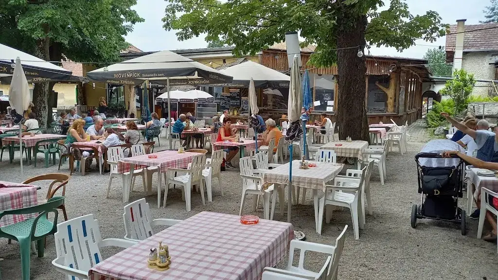 Gasthaus - Dreimäderlhaus restaurant à Wolfsgraben