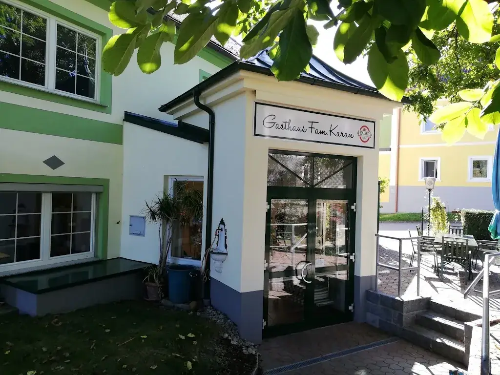 Gasthaus Mona Karan restaurant à Wolfsbach