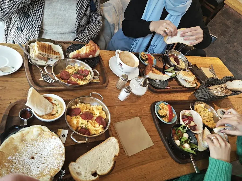 Bothina Moayad_Knusperkeks_Wilhelmsburg_review