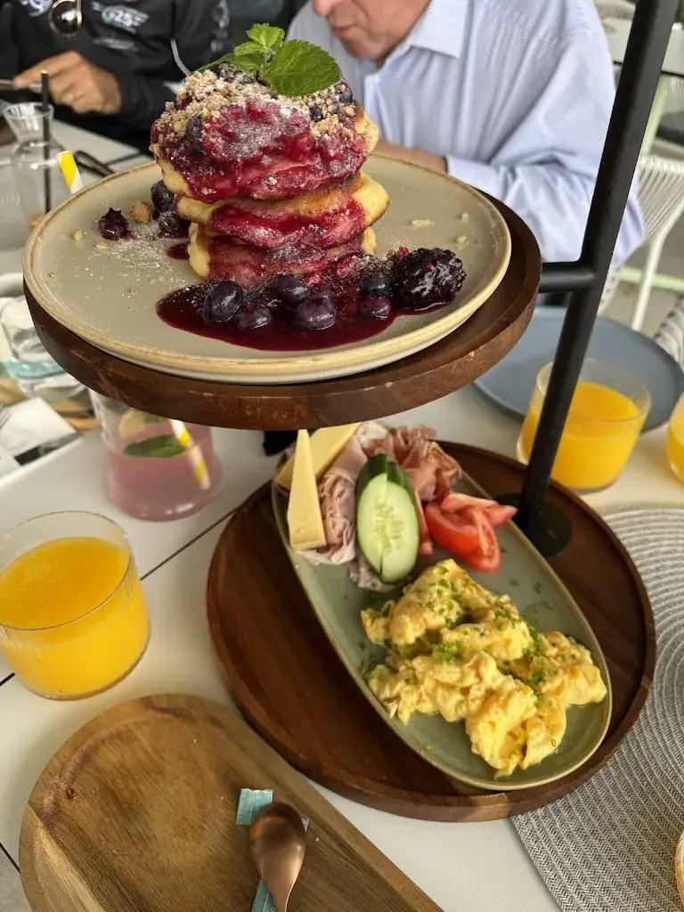 Anna Y_Pier 4 | Bar & Kitchen_Ybbs an der Donau_avis