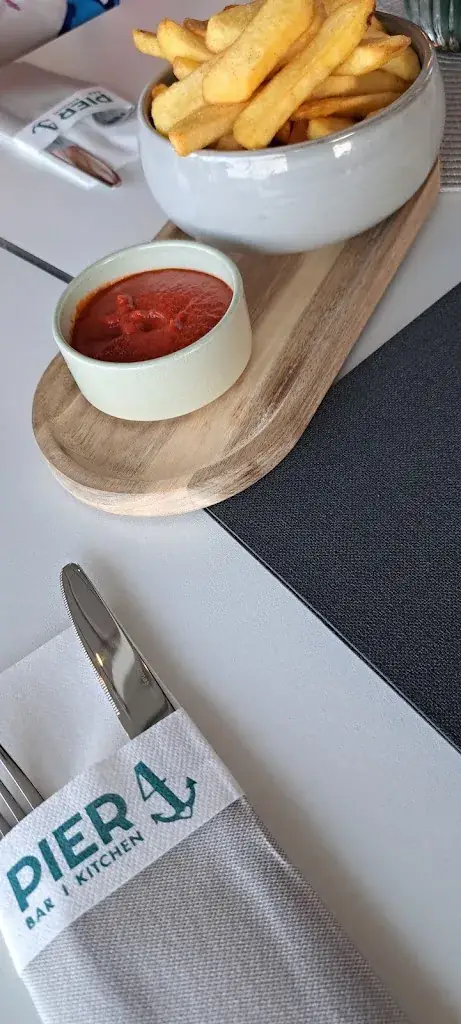 Thomas 3323_Pier 4 | Bar & Kitchen_Ybbs an der Donau_avis