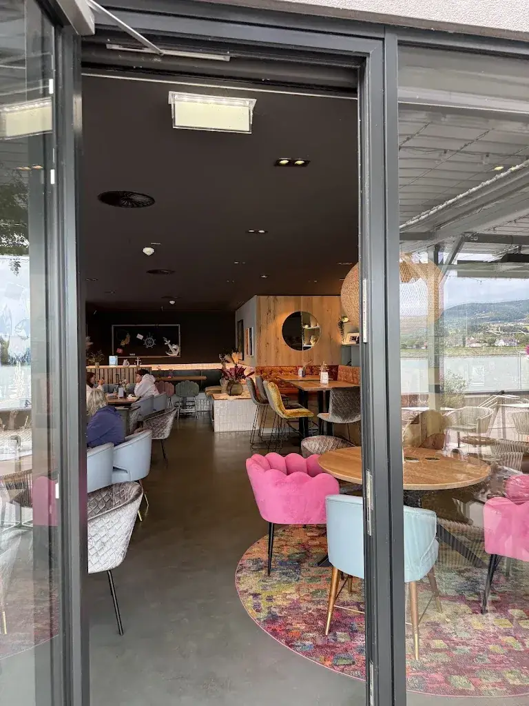 Pier 4 | Bar & Kitchen_Ybbs an der Donau_slider_image_3