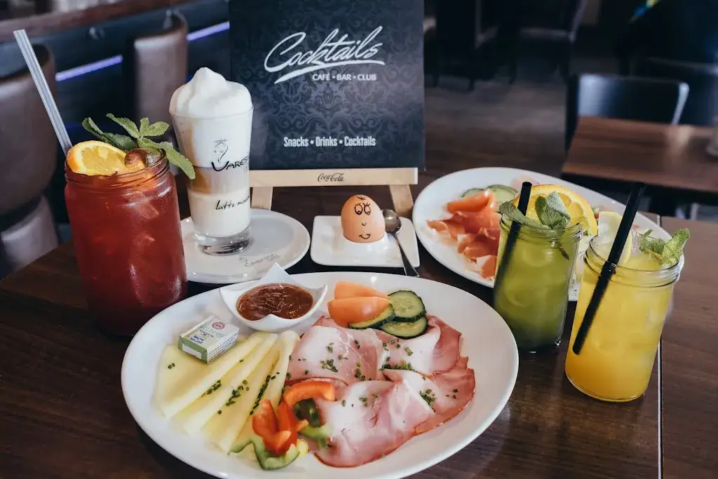 Cocktails • Café Bar Club Catering_Ybbs an der Donau_slider_image_3