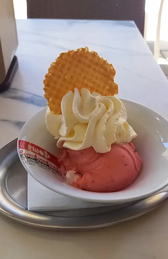 christine weis_Eisdiele by Rino Wolkersdorf_Wolkersdorf im Weinviertel_recensione