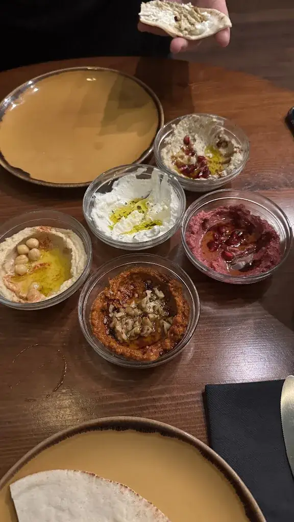 Kasem Alejandro Hadid_ANTUANET Restaurante_Adnet_recensione