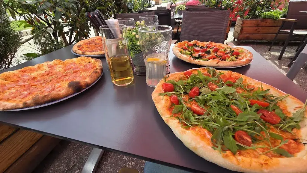 Pizzeria Gigollino_Zwölfaxing_slider_image_2