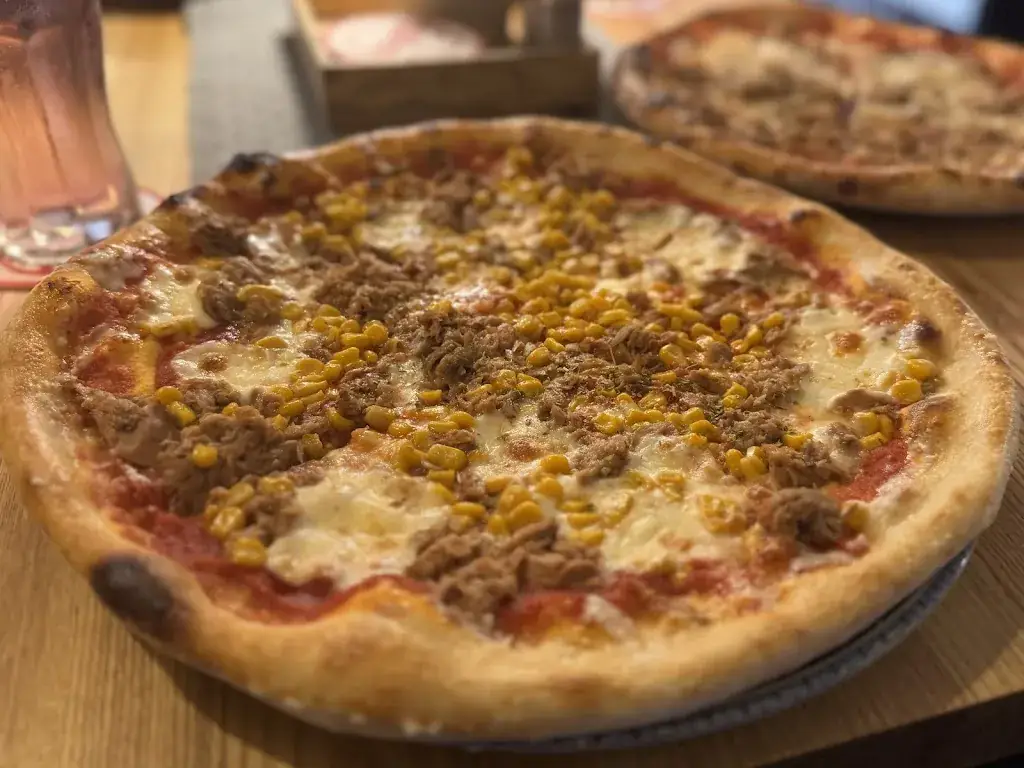 Pizzeria Gigollino_Zwölfaxing_slider_image_3