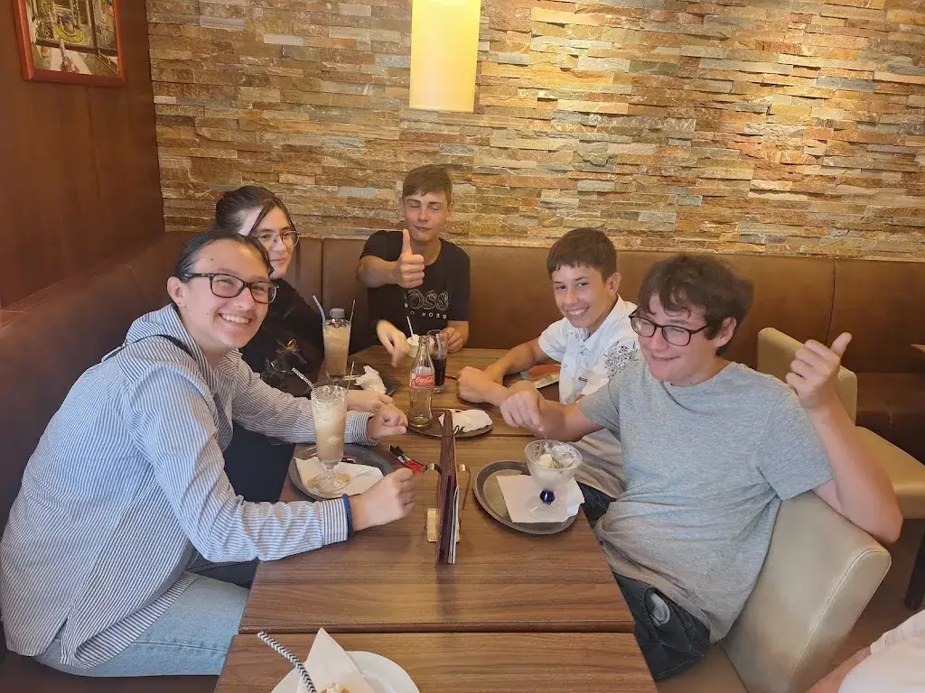 Veronika Enter_Michael Baumhackl_Zistersdorf_review