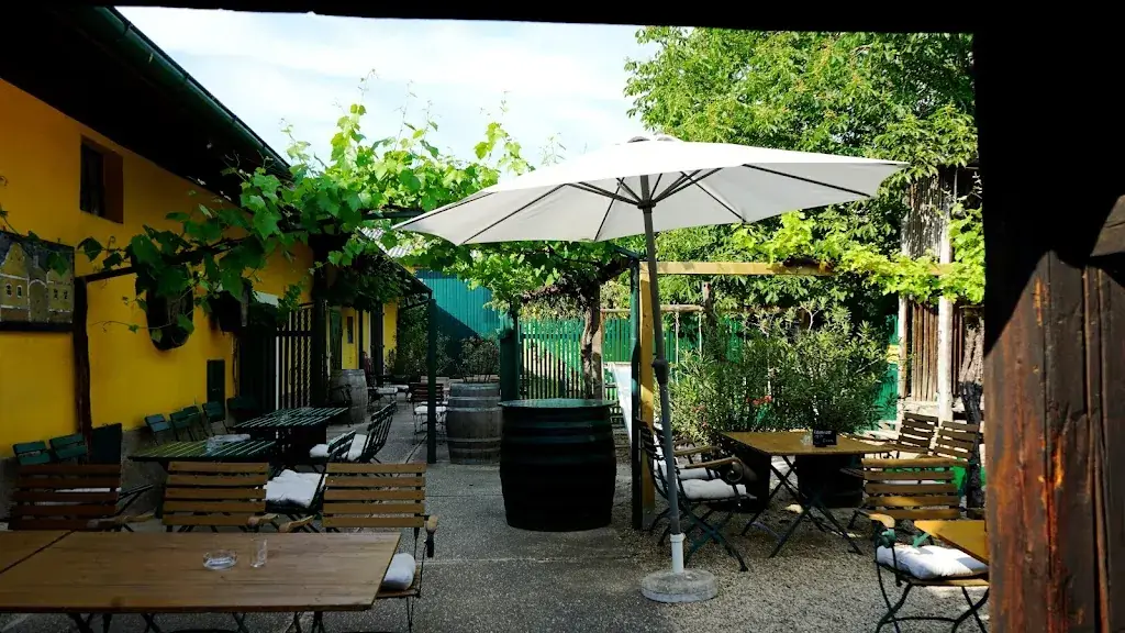 Heuriger Zur Alten Kellertür_Mönchhof_slider_image_1