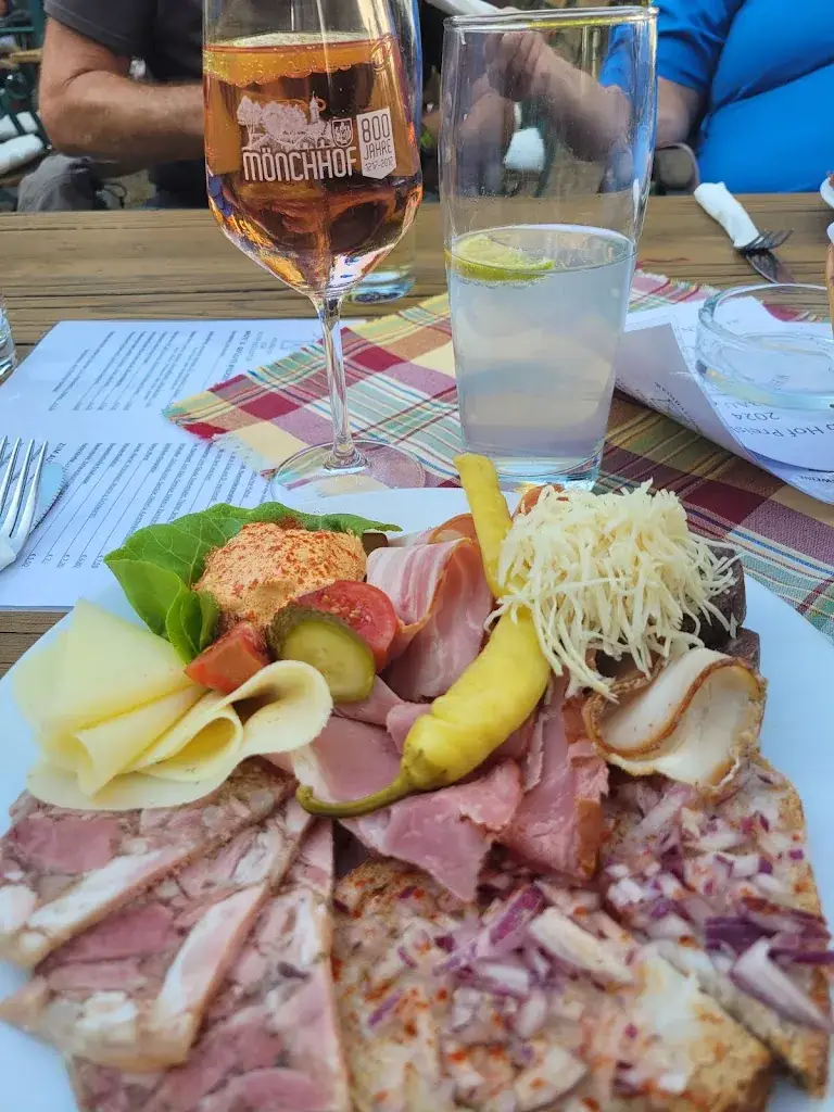 Heuriger Zur Alten Kellertür_Mönchhof_slider_image_2