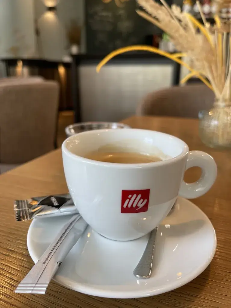 Mohammed Alhazmi_AROMA Holzerbauer_Anger_recensione