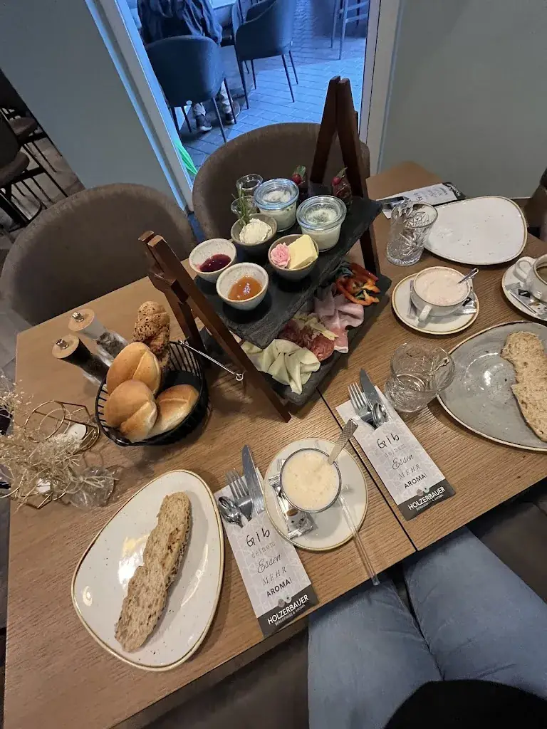 Lisa Marie_AROMA Holzerbauer_Anger_recensione