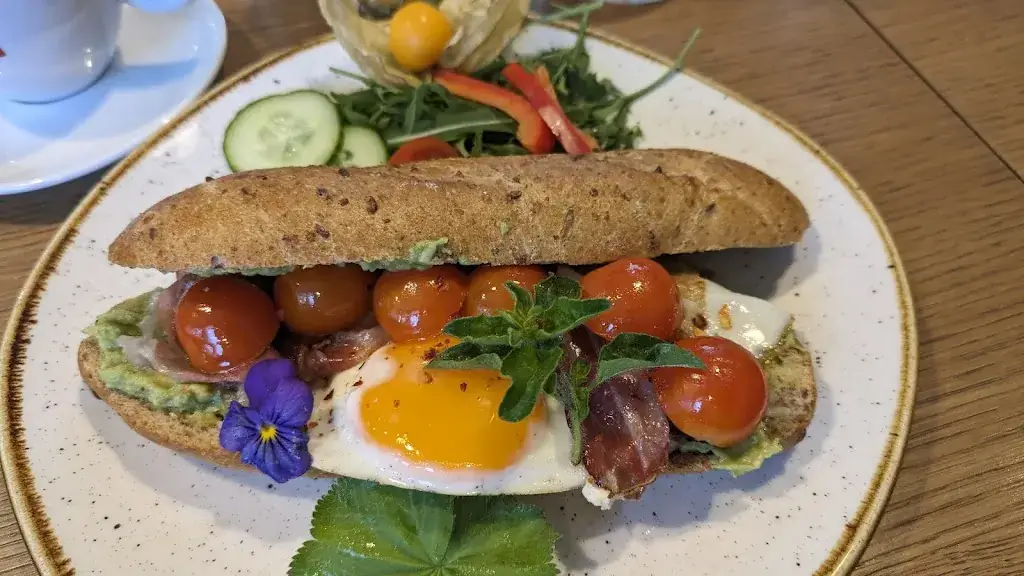 Luna Lana_AROMA Holzerbauer_Anger_recensione