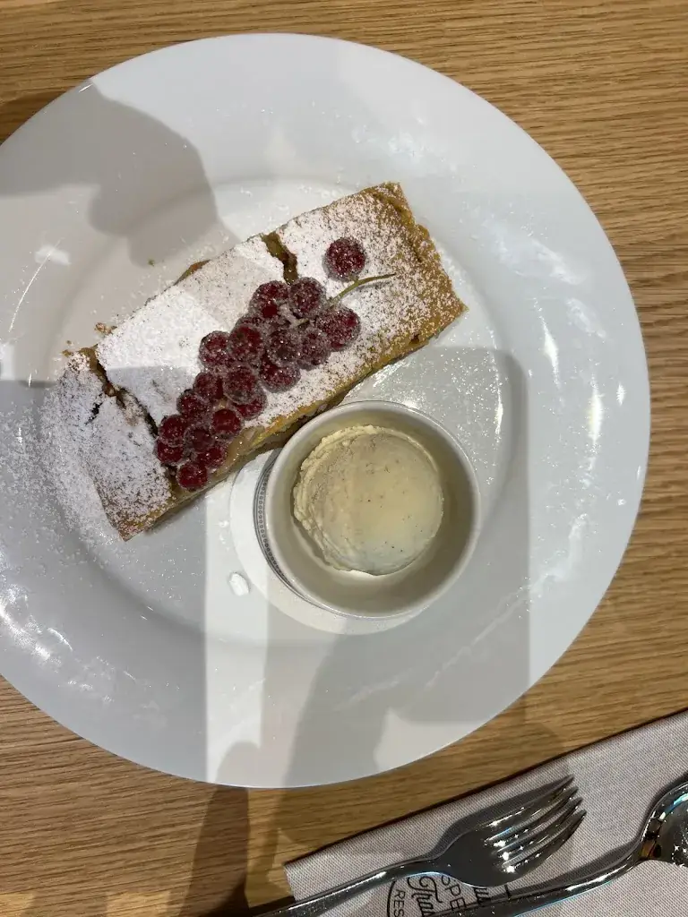 D J_Restaurant im Traumwerk_Anger_review