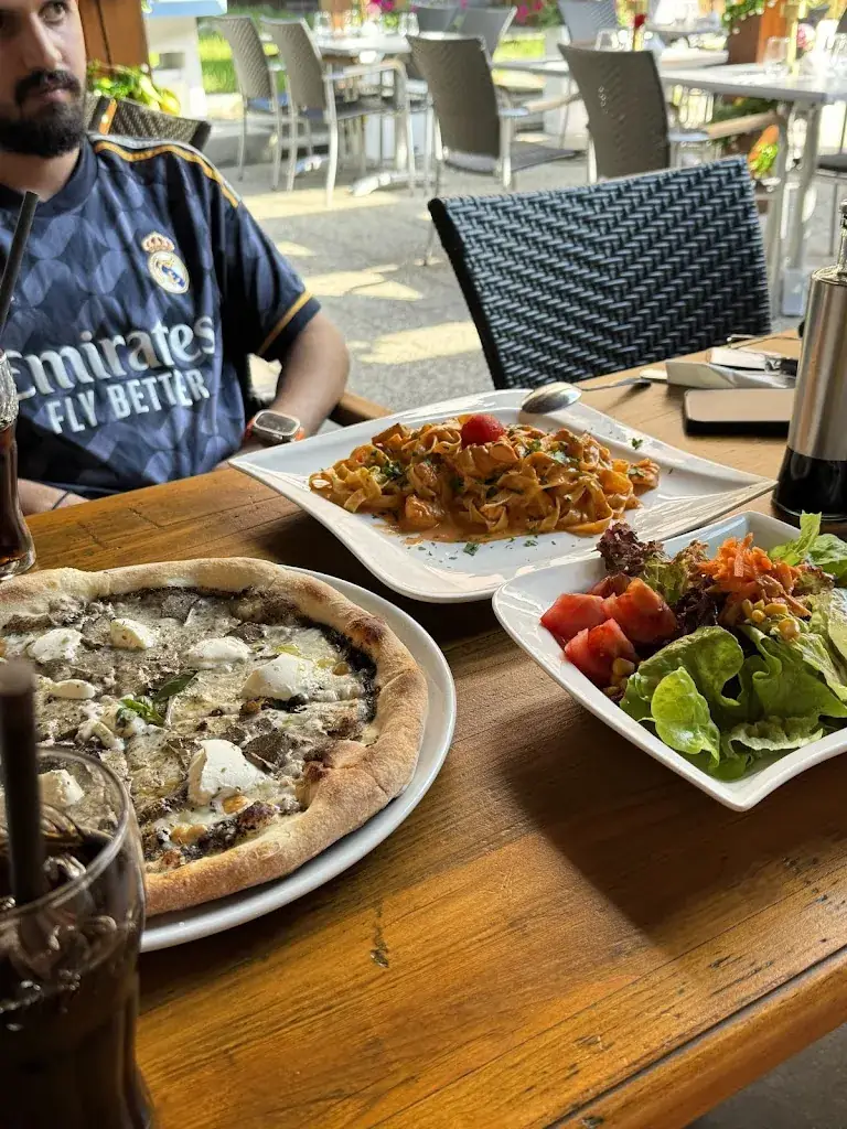 Rehab Alghamdi_Amalfi Ristorante Pizzeria by Dragos&yasmina_Abtenau_review