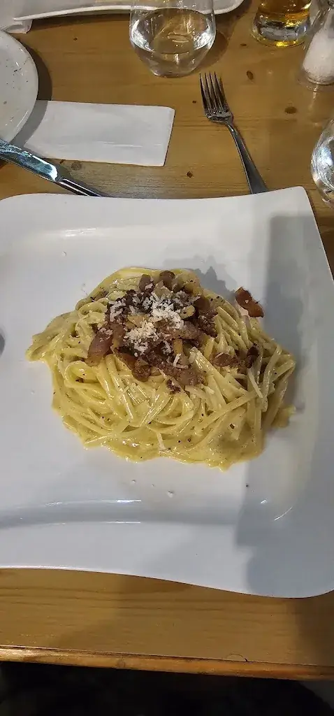 Theofanis “Palermo” Spoutis_Amalfi Ristorante Pizzeria by Dragos&yasmina_Abtenau_review