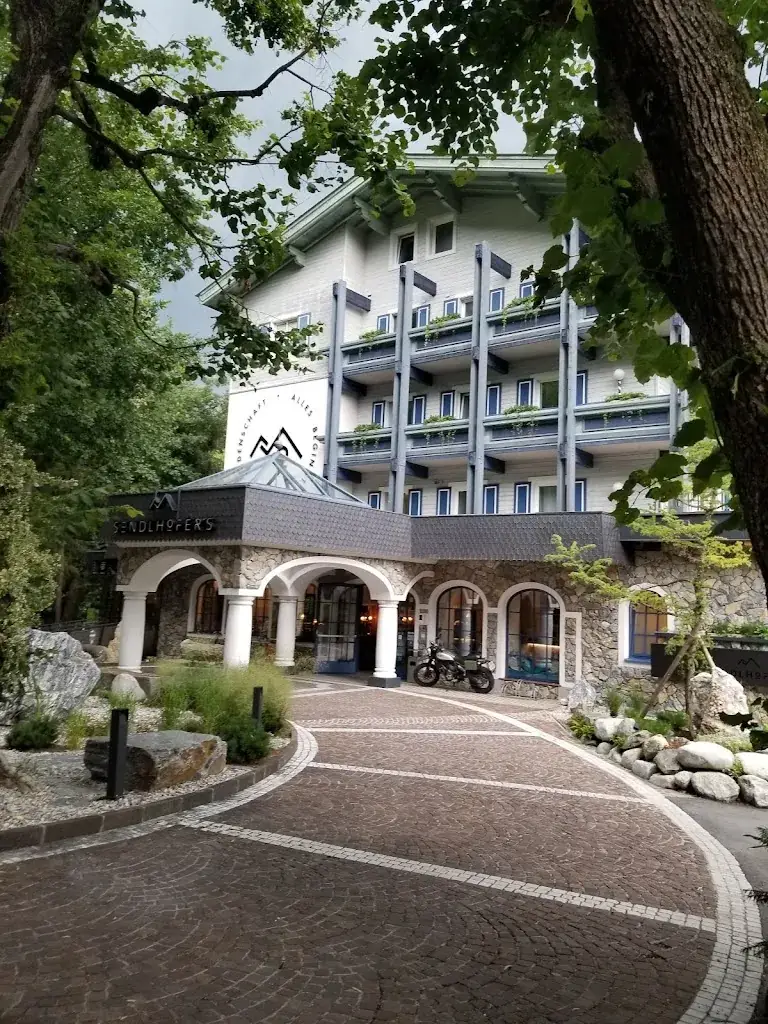 Andrea Kreutzer_Luke's Wohnzimmer_Bad Hofgastein_avis