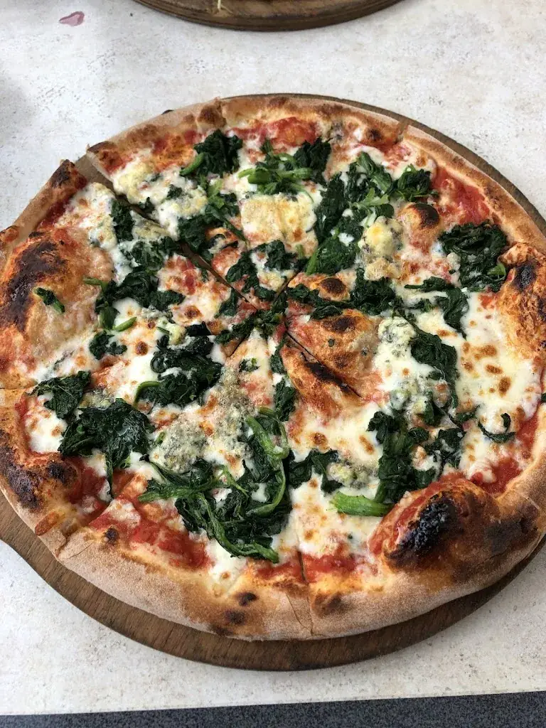 Peter Zwegert_Pizzeria Alla Casa - Pizza aus dem Holzofen_Bischofshofen_recensione