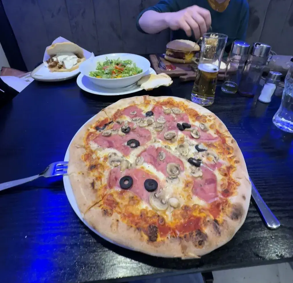 Deniz “Dnz Slckmyr” Selcuk_Melo İmbiss Snacks Bar_Bischofshofen_avis