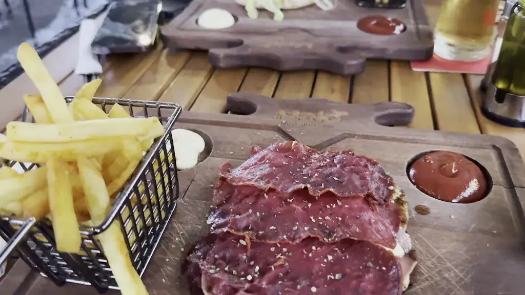 kiyan salari_Melo İmbiss Snacks Bar_Bischofshofen_avis