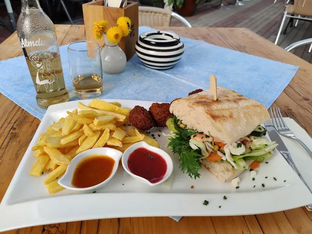 M. M. Leal_Paraplü_Bramberg am Wildkogel_avis