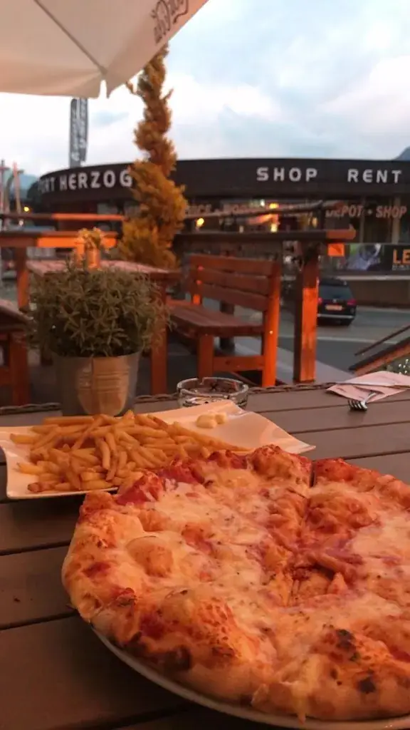Hessa Al_Restaurant & Pizzeria Bergschmied_Bramberg am Wildkogel_review