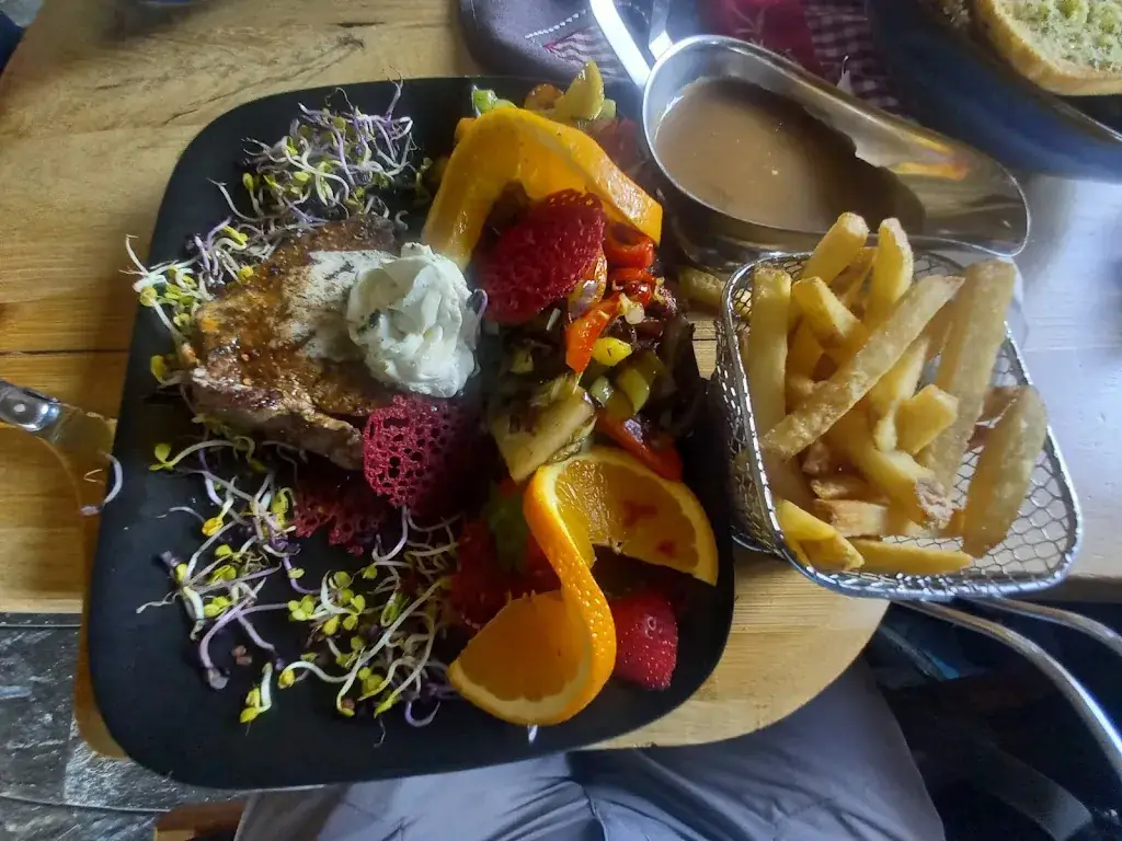 Laura Costoiu_Hartl´s Gletschblick_Bramberg am Wildkogel_recensione