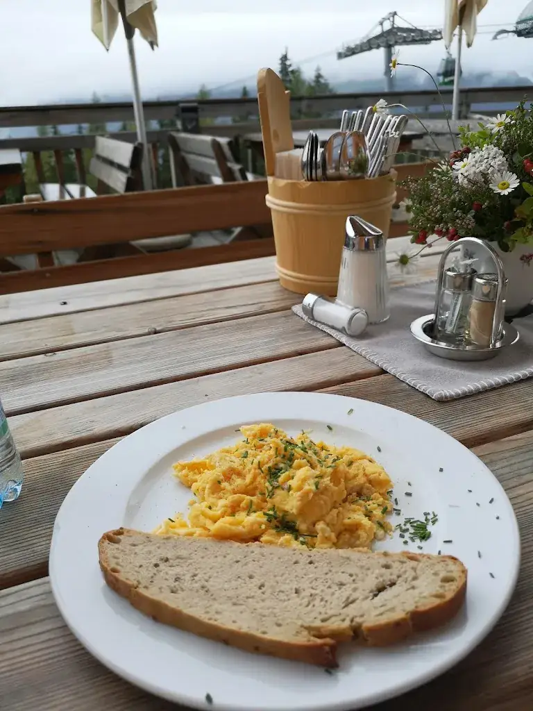 Ahmed Almarzouqi_Vierlauchenhütte_Bramberg am Wildkogel_recensione