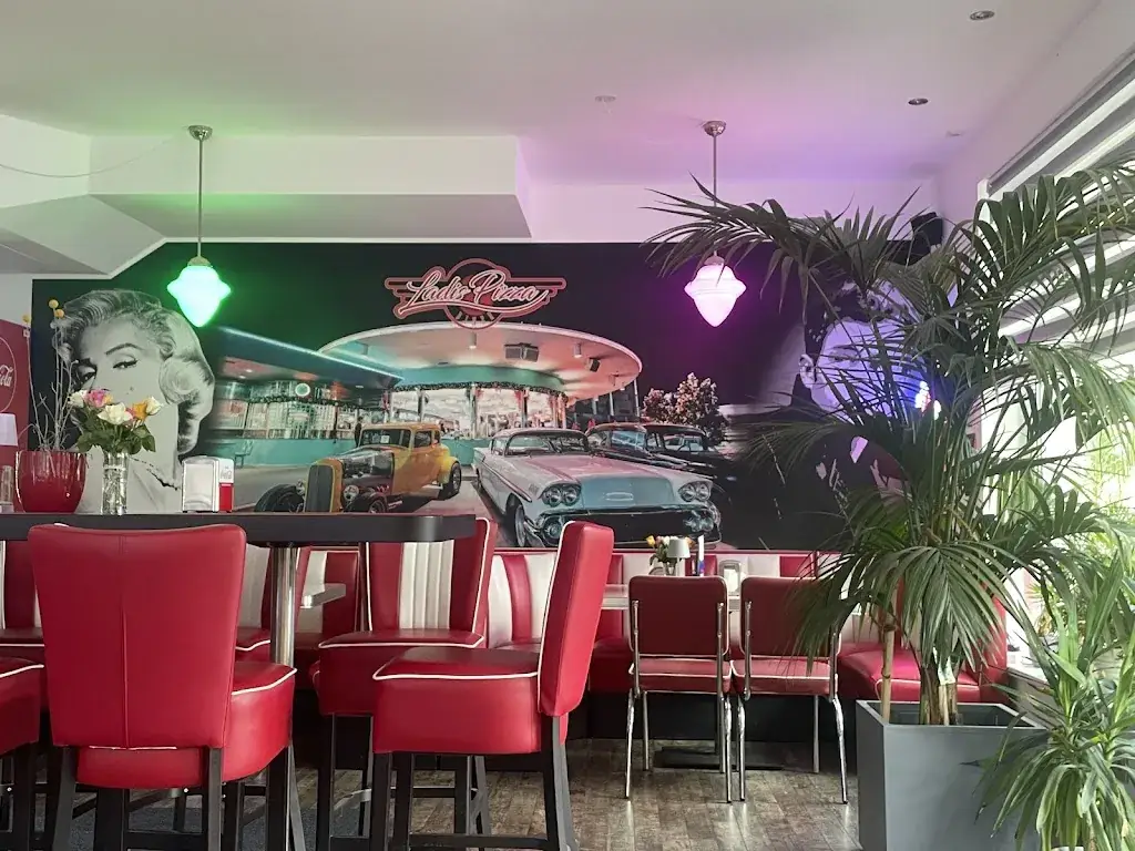 Ladi's Pizza Diner_Eben im Pongau_slider_image_3