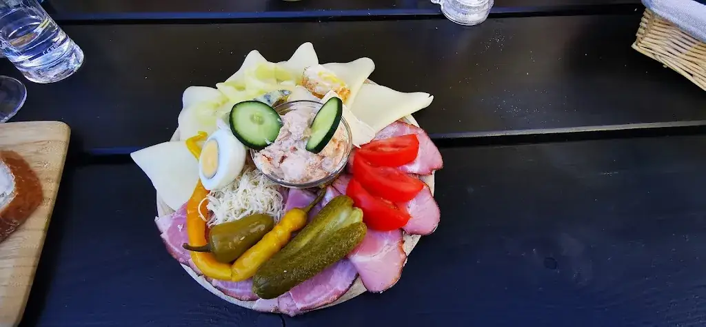 Rosi Kl._Buschenschank Krail_Breitenbrunn_review