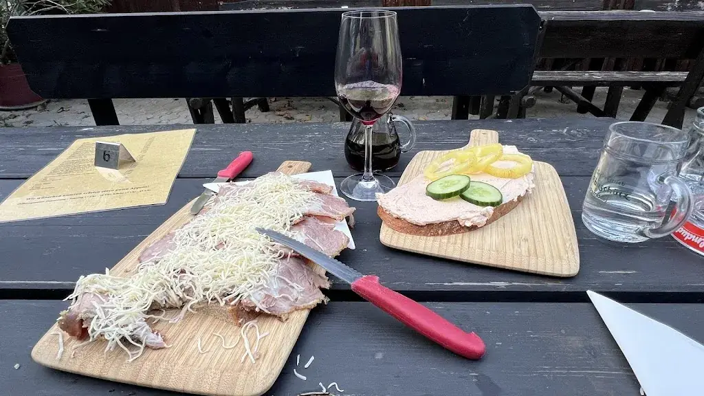 Hans Jörg Brüggen_Buschenschank Krail_Breitenbrunn_review