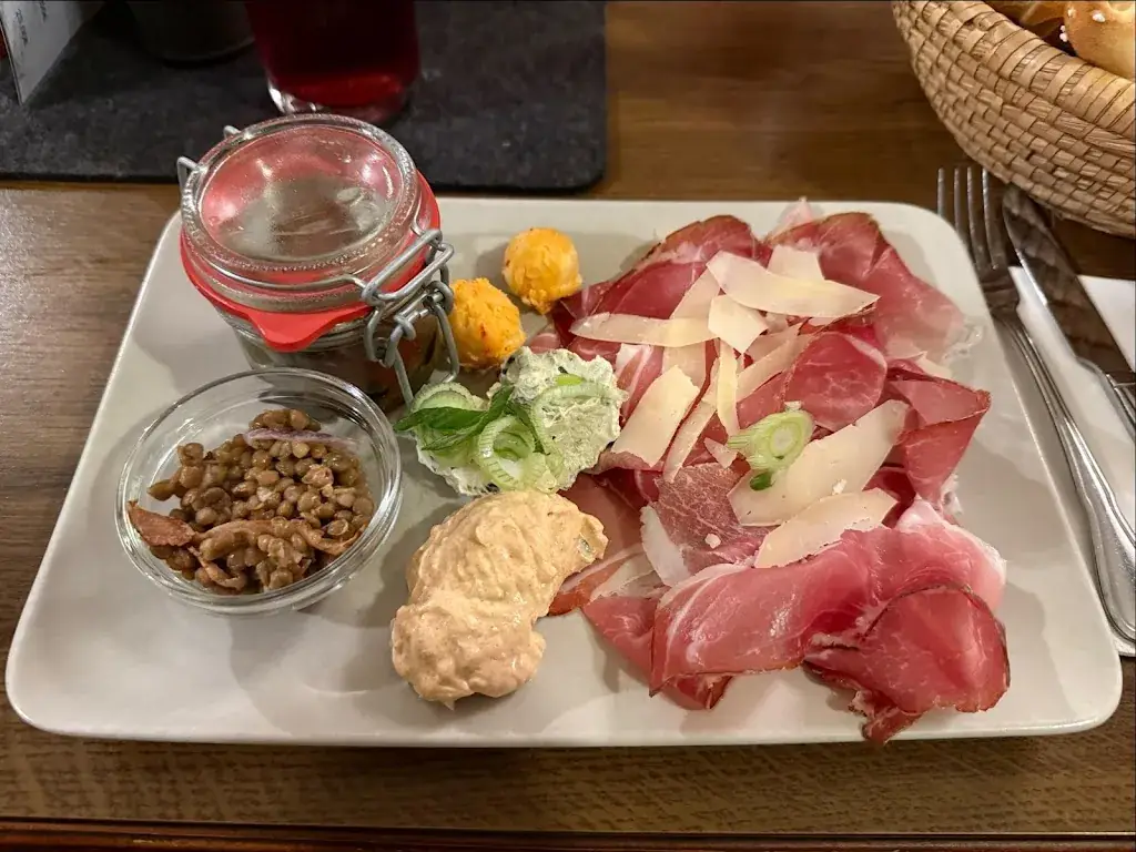 Andy Lee_Heuriger Mudi - Silke & Helmut Jäger_Mörbisch am See_review