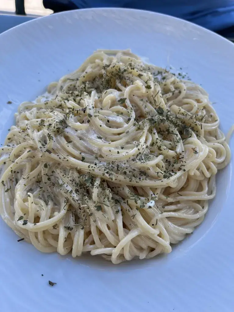 Margareta Ceresnova_Pizzeria Giovanni Cafe-Bar_Mörbisch am See_avis