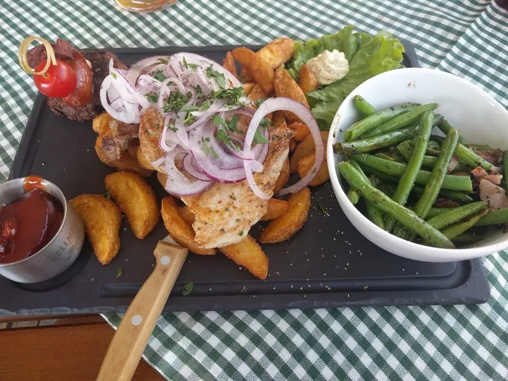 Elliot Alderson_Solide Alm_Elixhausen_review