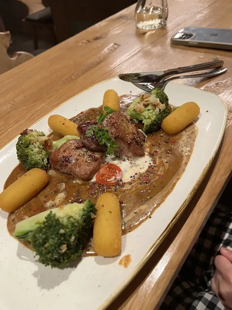 Eduard_De Hiatabuam_Filzmoos_review