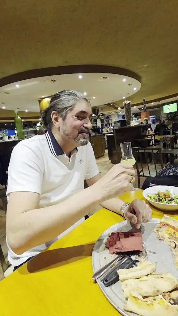 LOMBARDO | Pizza Per Tutti - Ristorante_Eugendorf_slider_image_2