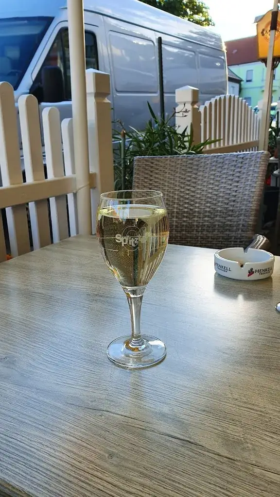 ina schrom_Café - Restaurant Sommer_Mörbisch am See_recensione