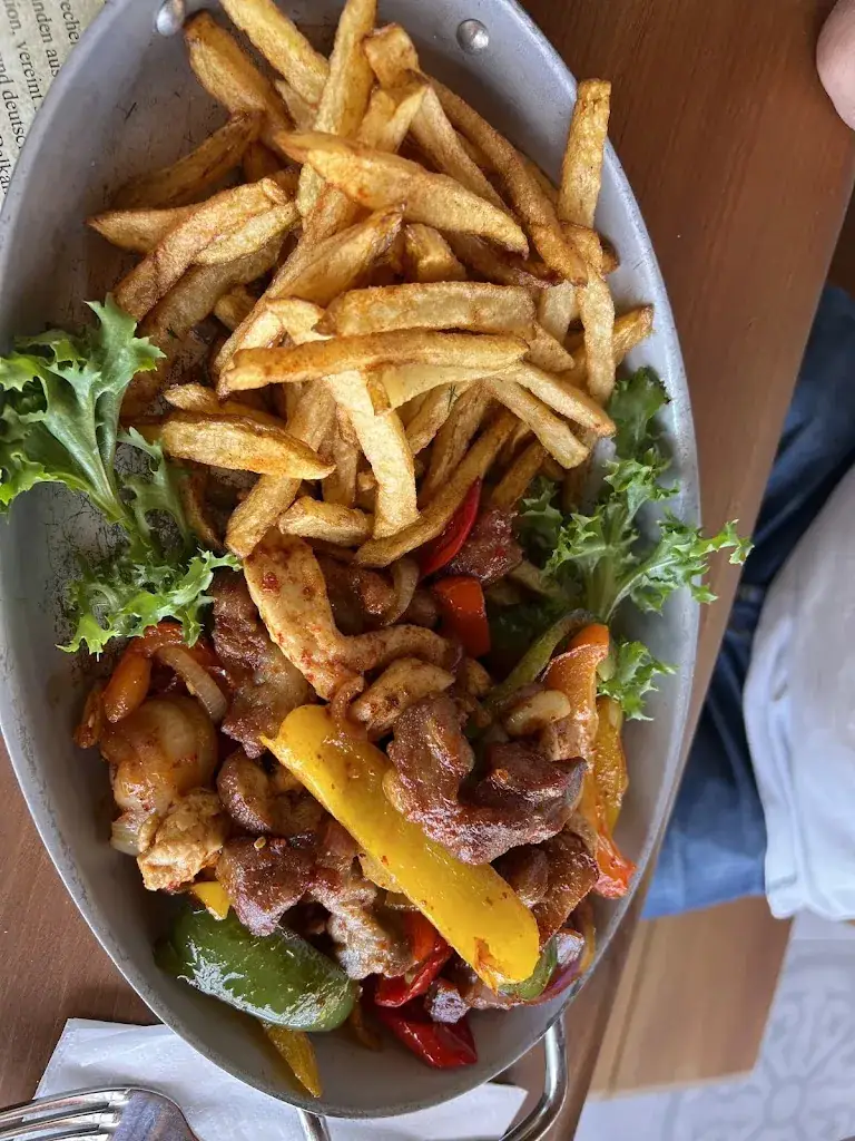 Ioana Burdea_Casa Rustica- Die Knusperhütte_Eching_review