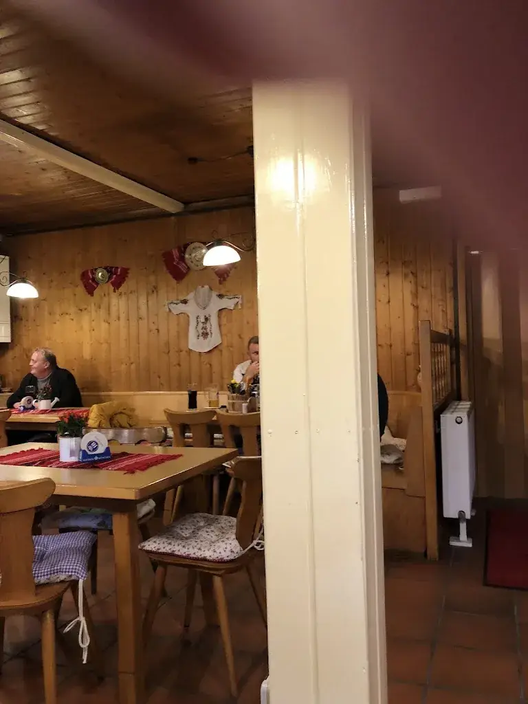 Victor Bouchard_Casa Rustica- Die Knusperhütte_Eching_review