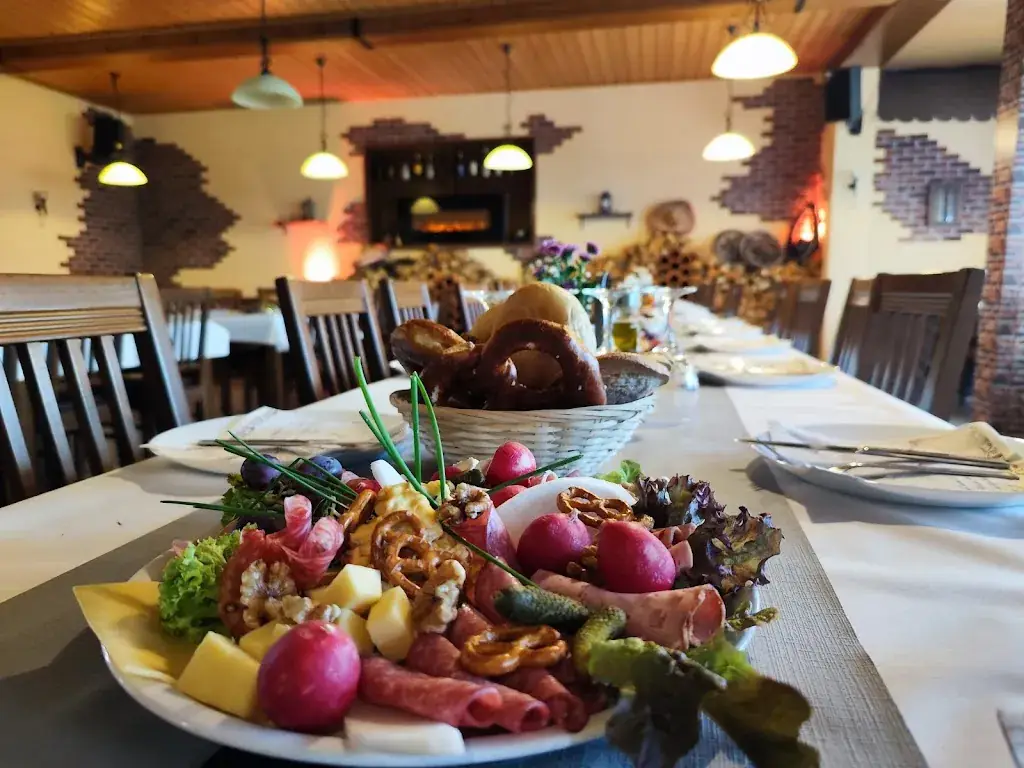 Lokitos Bar-Restaurant_Eching_slider_image_2