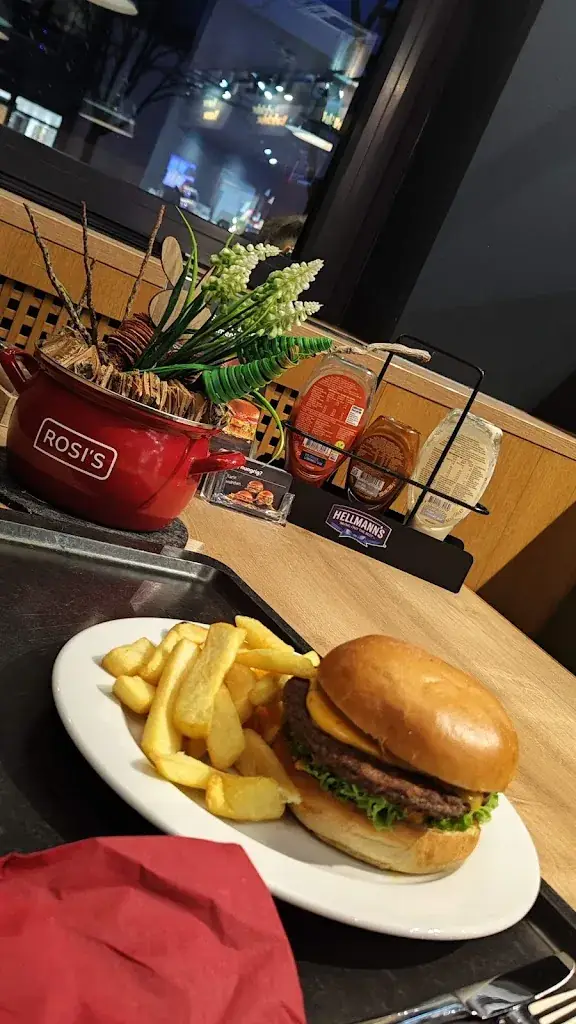 Mario Cubela_ROSI'S Kompakt Eching_Eching_avis