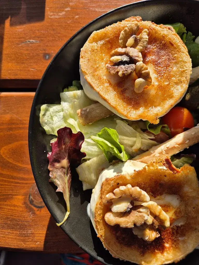 Claudia Arlow_Heurigen-Restaurant Zua Oidn Hex_Neufeld an der Leitha_recensione