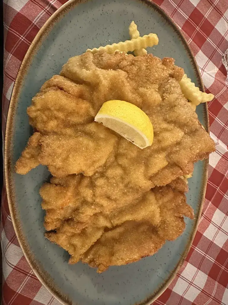 Thaddeus Tan_Road House XXL Restaurant_Hallein_review