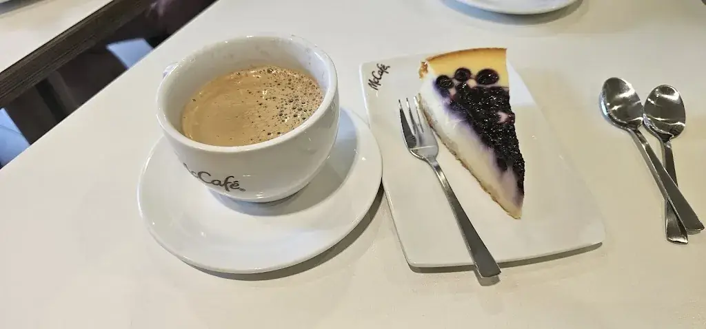 Sharon Frilich_McDonald's_Golling an der Salzach_avis