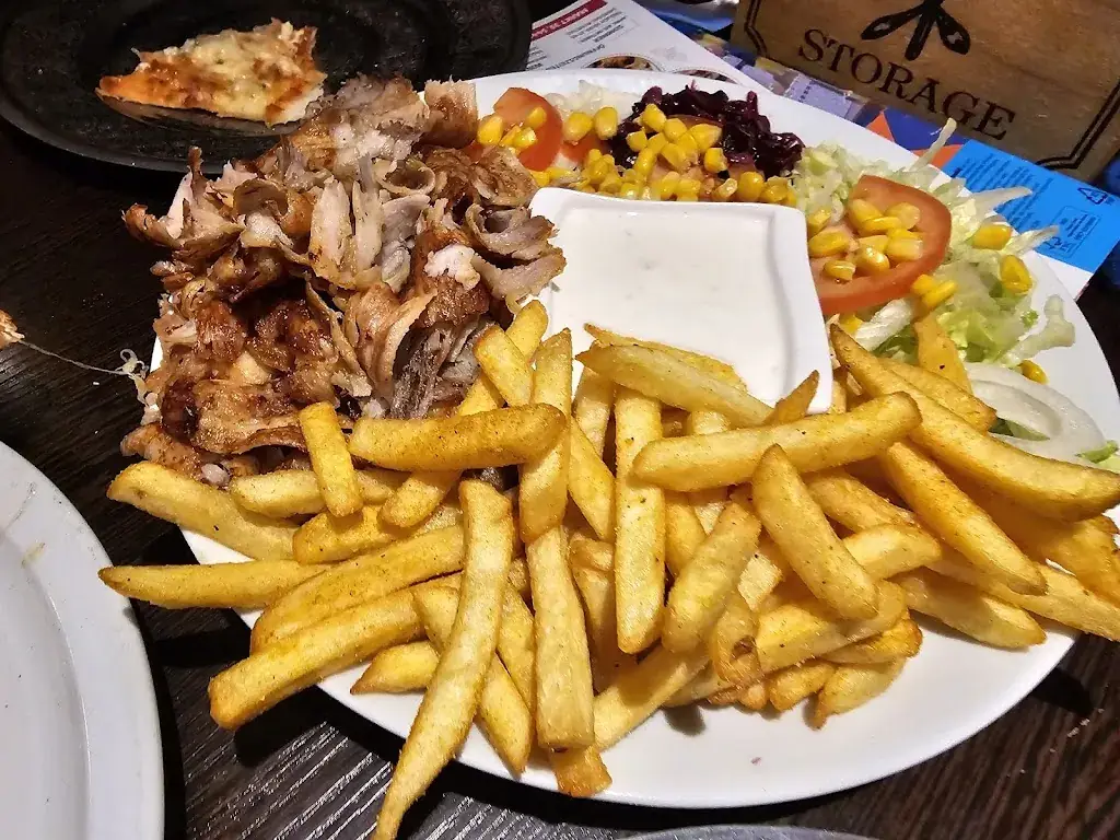 Aleksandar Popovski_Enes Kebap Pizza | italienische und türkische Spezialitäten_Golling an der Salzach_avis