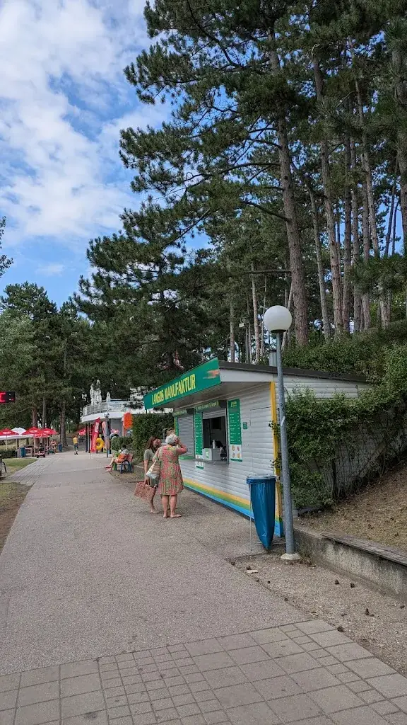 HugocomroSe_Langos Manufactur_Neufeld an der Leitha_avis