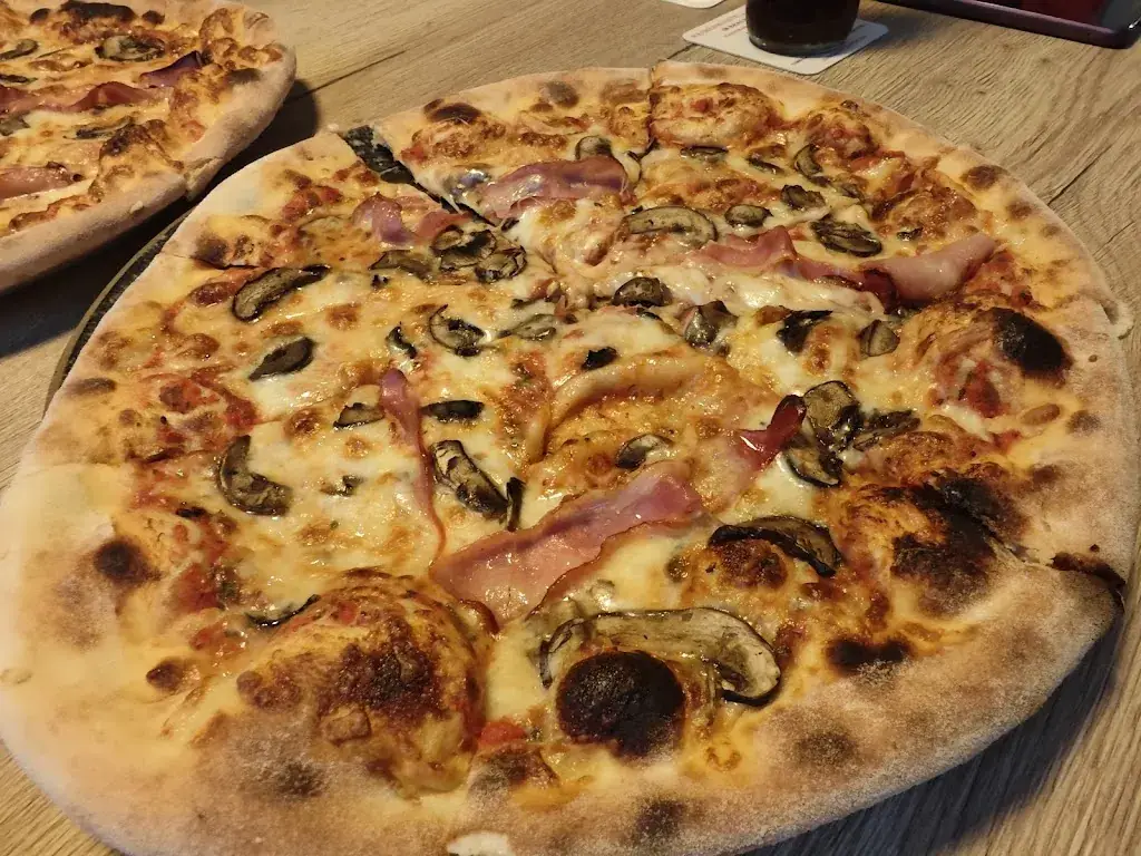 Christos Balaskas_Pastore Pizza_Henndorf am Wallersee_review